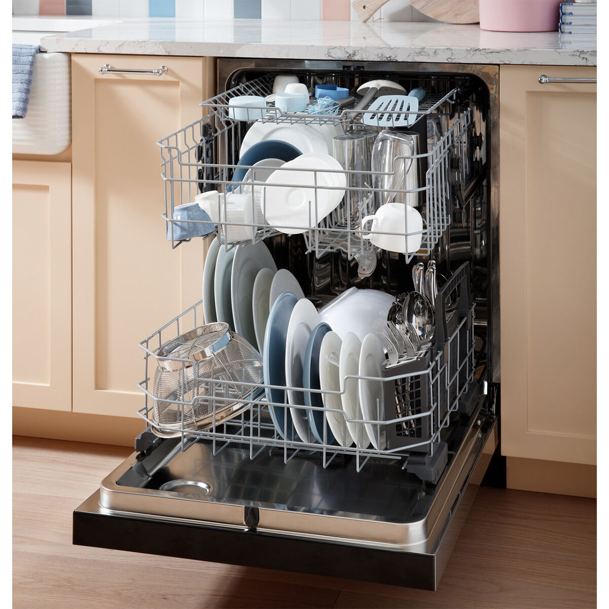 GE 24 in. Built-In Dishwasher with Top Control, 47 dBA Sound Level, 16  Place Settings, 5 Wash Cycles & Sanitize Cycle - Slate