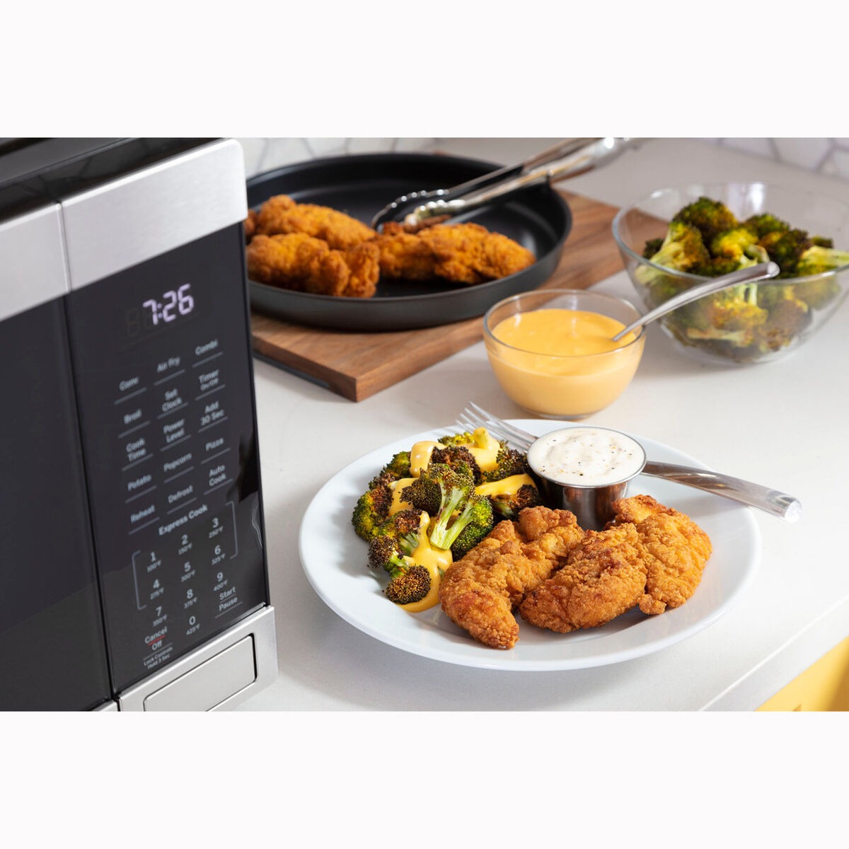 GE 21 in. 1.0 cu. ft. Countertop Microwave with Air Fry, Broil and Crisper  Pan - Stainless Steel