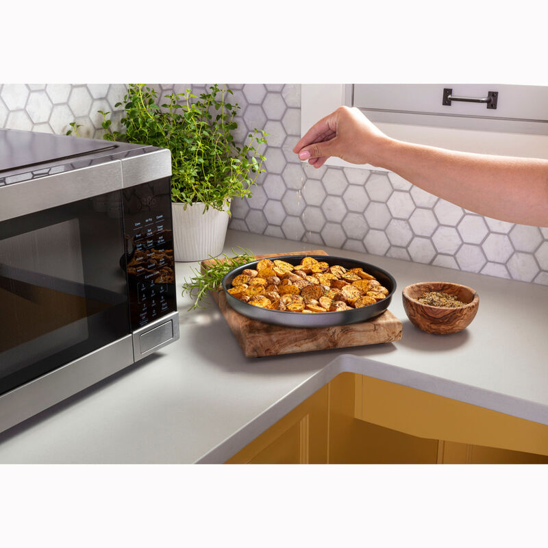Microwave Frying Pan Skillet, Grill & Crisper Pan with Lid Allows