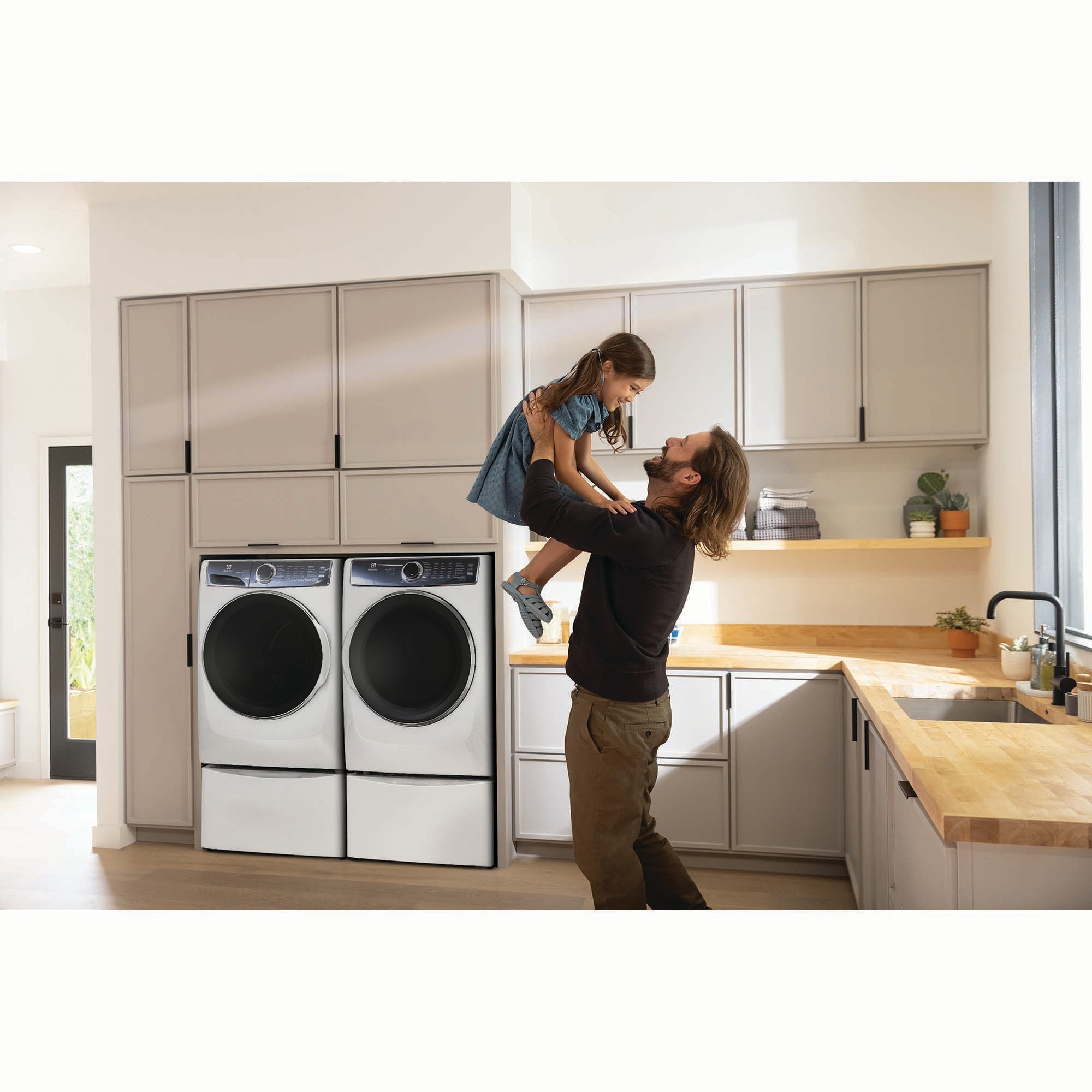 Electrolux 600 Series 27 in. 4.5 cu. ft. Stackable Front Load Washer with  Perfect Steam, LuxCare Plus Wash System & SmartBoost -White