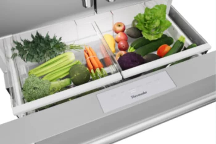 Thermador Refrigerator model T36FL810NS, ThermaFresh system keeps your produce fresh