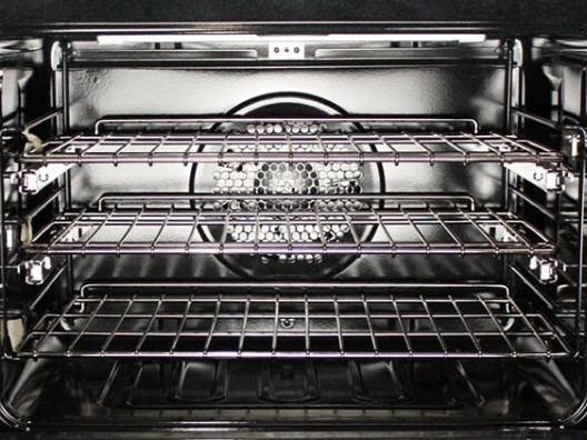 How to Clean an Oven Quickly and Thoroughly