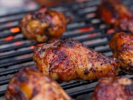 Crispy chicken wings on the grill